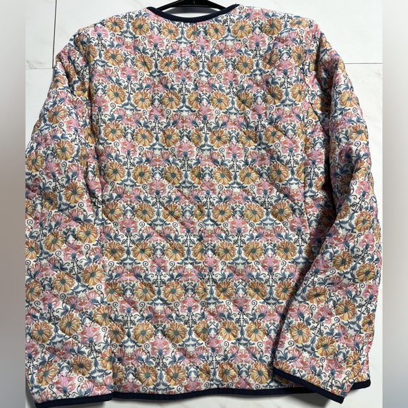 J Crew Quilted puffer lady jacket in Liberty Honeysuckle floral with PrimaLoft 2 - Picture 2 of 8